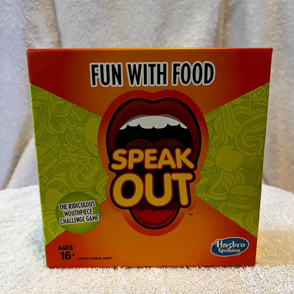 Hasbro Gaming Speak Out Expansion Pack: Fun With Food & All About Sports - Picture 2 of 5